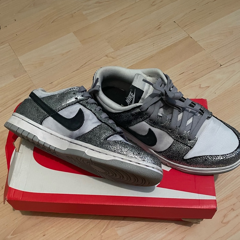 Nike Dunk Golden Gals in Good Condition